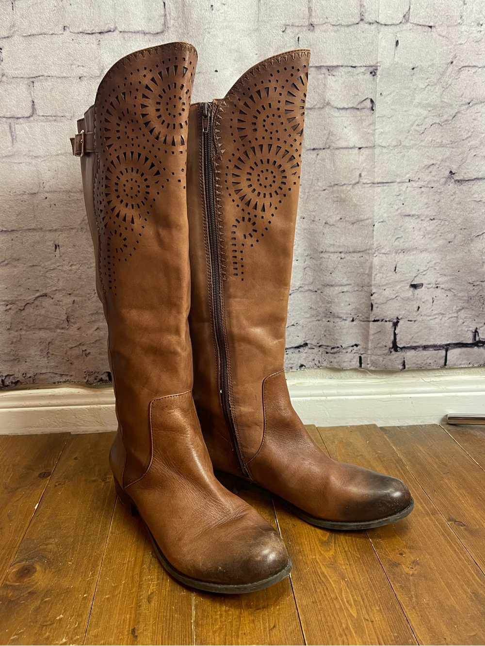 Gianni Bini size 9.5 brown leather riding boots with laser cut design
